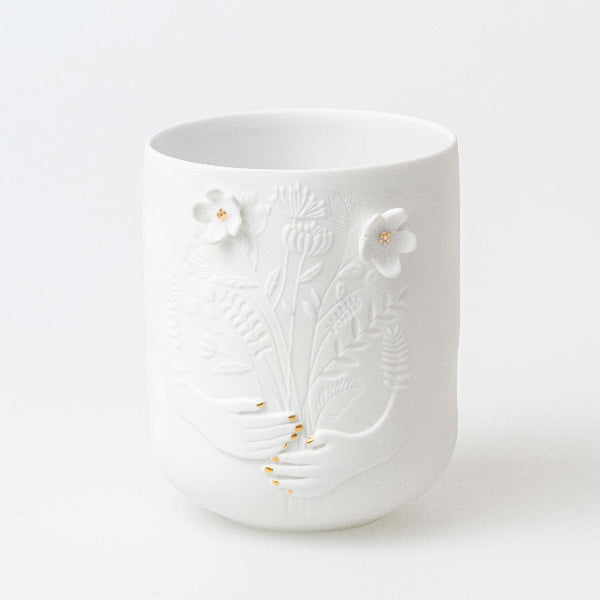 Elegant vase i hvid porcelæn - Skaber en hyggelig atmosfære med masser af personlighed - Perfekt til en smuk buket blomster - Sød, stilfuld og elegant - RAUMTRAUM.dk