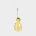 Mundblæst glasornament formet som en gul pære med grøn stilk - dekorativ ophængspynt året rundt.