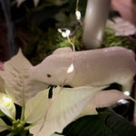 Glitter og glam - Hvid glimmergris til adventskrans eller til at hænge på en dekorativ gren. Købes hos RAUMTRAUM.dk