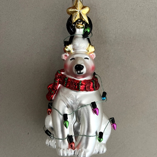 Vittig julekugle til juletræet - RAUMTRAUM.dk - En perfekt gaveidé til dem der har alt - Leder du efter en sjov og anderledes gaveidé til en ven eller et familiemedlem, kan du finde en masse skønne pynte ting til jul og interiør til hele året rundt hos RAUMTRAUM.dk - Desuden elsker vi farver, så der er rigtig knald på i vores farverige univers.
