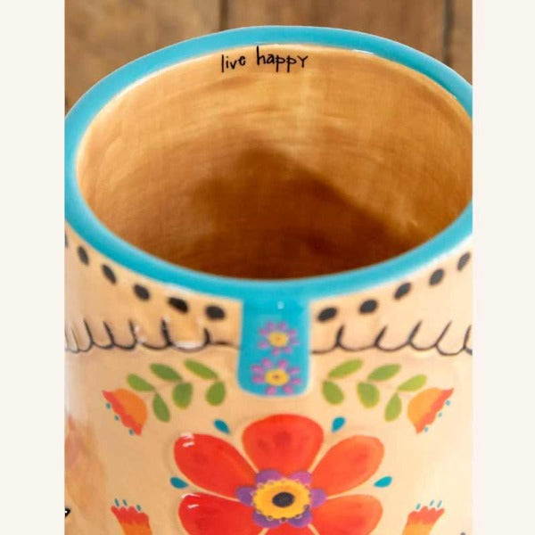 Kaffe, te eller endda müsli om morgenen er perfekt i dette krus. Brug den tilmed med eksempelvis en buket persille i, , som vase til et par blomster fra haven, eller som krukke til en sukkulent....Mulighederne er uendelige og vi er sikre på at dette keramikkrus vil finde sin plads i dit køkken, på din skænk eller i vindueskarmen.