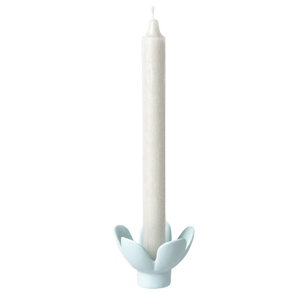 Design og form - En charmerende blomst, der fungerer som lille lysestage med dekorative detaljer.