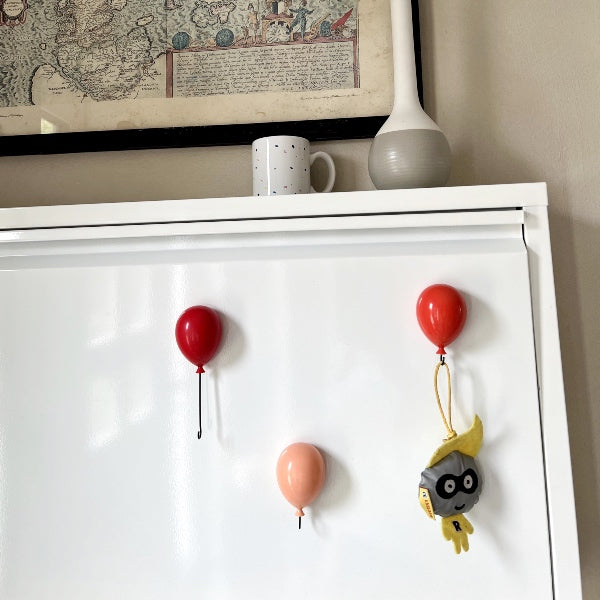 Køb sjove gadgets hos RAUMTRAUM. dk - Ballonerne her er super dekorative og sjove at holde småting med. Kan både hænge med magnet, klistertape eller med en skrue.