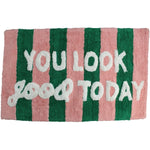Farverig bademåtte med tekst - You look good today.
Gør dit badeværelse sjovere med en unik og farverig bademåtte med teksten "You look good today". Perfekt til dig, der elsker sjove detaljer og moderne design.
