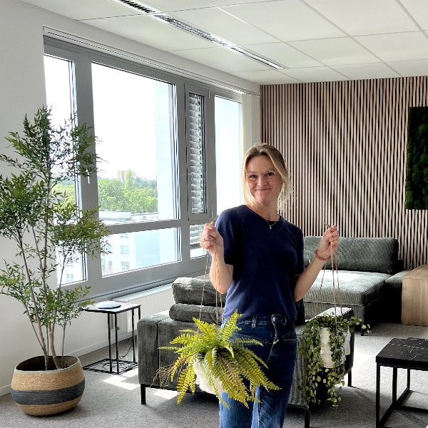 Ansigtspotter til ophæng i hvid - trendy hængekrukke der sparer plads og skaber hyggelig stemning med planter og blomster.