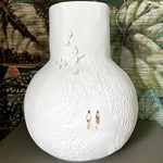 Vase - Park - Filigran 3D-bladdesign i porcelæn
Unik og dekorativ porcelænsvase med kunstneriske detaljer - købes online her RAUMTRAUM.dk