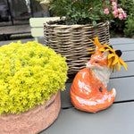 Lilel vase, der forestiller en ræv i glansfuld dolomit - Den er perfekt til enkelt blomster og til efterårshygge.