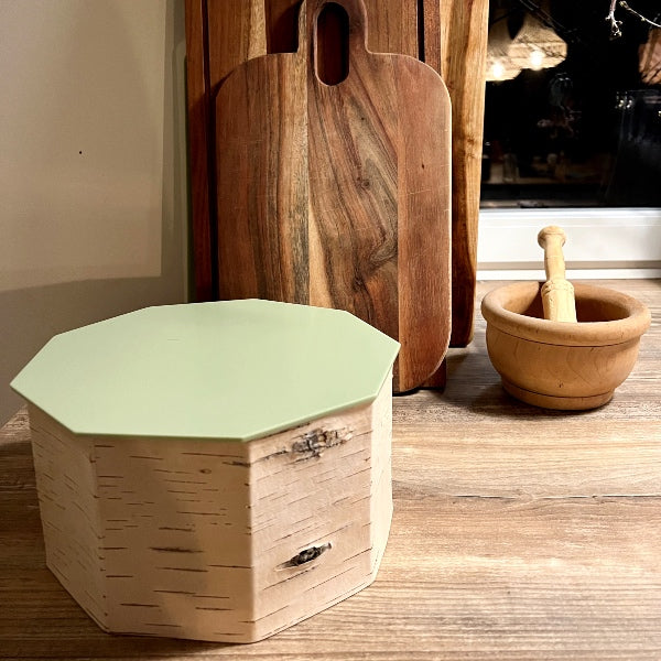 Brødkasse der er et optisk highligt i dit køkken og som kan gå i arv - Så smuk håndarbejde og bæredygtig brødkasse - Købes hos RAUMTRAUM.dk