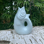 Stentøjs vase fisk i flot lyseblå farve - Købes hos RAUMTRAUM.dk - Se også de andre mange farver og størrelser af disse vaser.