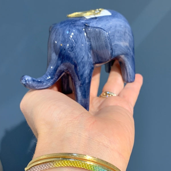 Elefant på arbejde - Få dit kontor til at se lækkert ud med denne skønne papirclipse holder  - Flot og unik og fåes hos RAUMTRAUM.dk