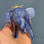 Holder til papirclips - Gør skrivebordet organiseret ved hjælp af denne dekorative elefant, som er magnetisk på ryggen.
