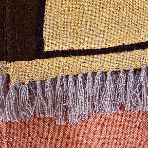 Masser af smukke plaider, tæpper og anderledes pyntepuder i glade farver finder du hos RAUMTRAUM.dk - Vi elsker farver og alt det unikke