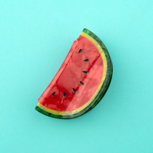 Ja vandmelonen er en frugt, men også en skøn  hårklemme, som du nu kan købe hos RAUMTRAUM.dk - Se også de mange andre skønne spænder til håret på vores webshop.