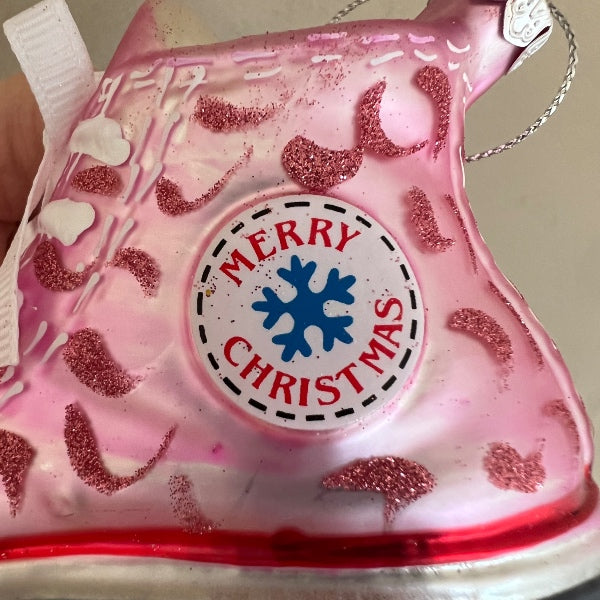 Julekugle i glas - Figur formet som en sko og på siden står der merry christmas - Så fin og en skøn gaveidé 