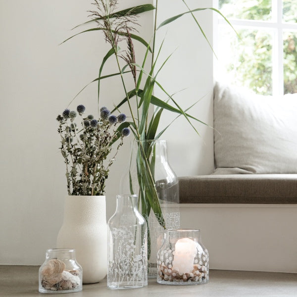 Smuk cremefarvet vase - Find den perfekte vase hos os - Se det store udvalg af interiør online hos RAUMTRAUM.dk