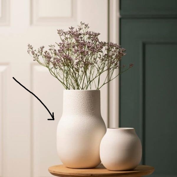 Stor flot og rummelig vase til store flotte buketter eller grene - Høj vase i hvid porcelæn - Se også de andre skønne vaser, som kan købes online i flere forskellige højder og designs - RAUMTRAUM.dk